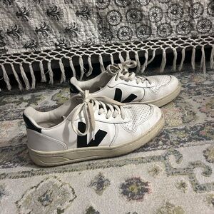 Veja V-10 Sneakers